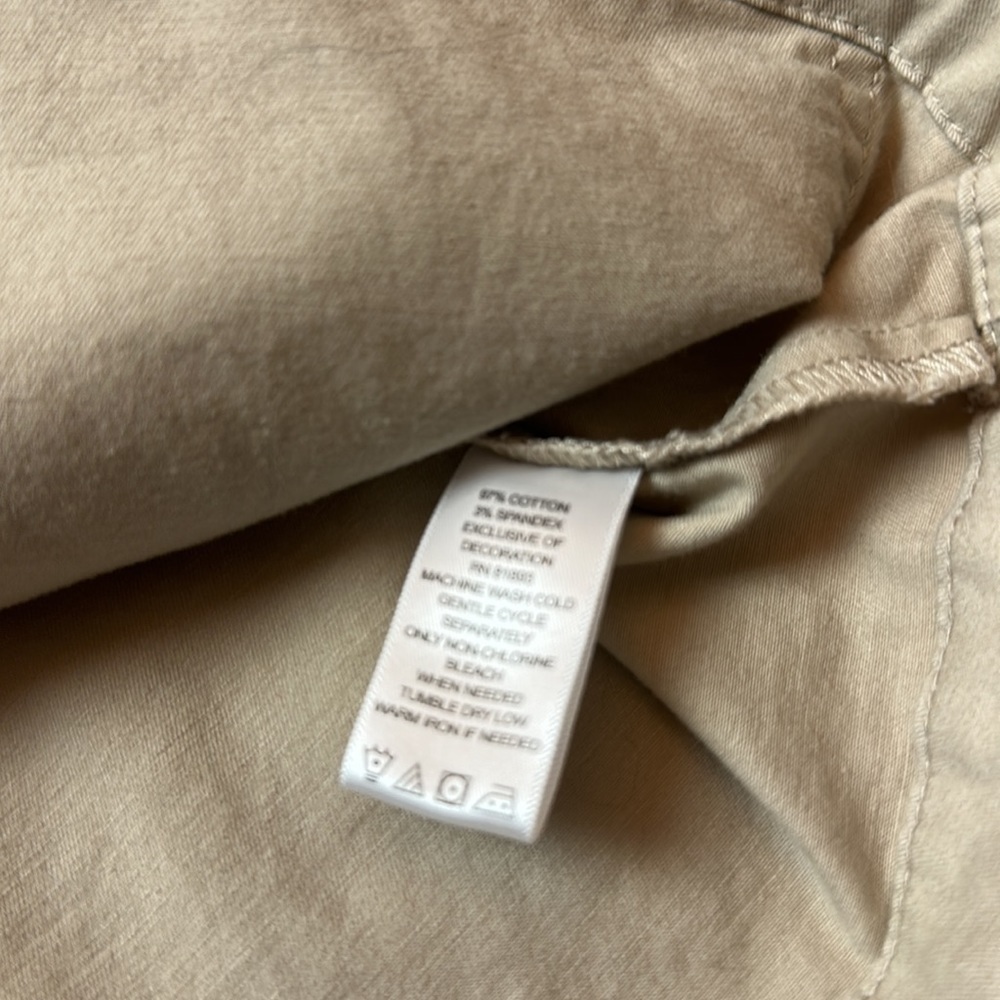 Liz Claiborne utility vest with a tie waist and snap closure - Picture 6 of 11